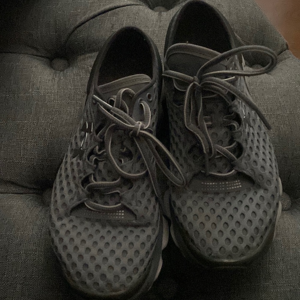 Tennis shoes gray. Great arch support
